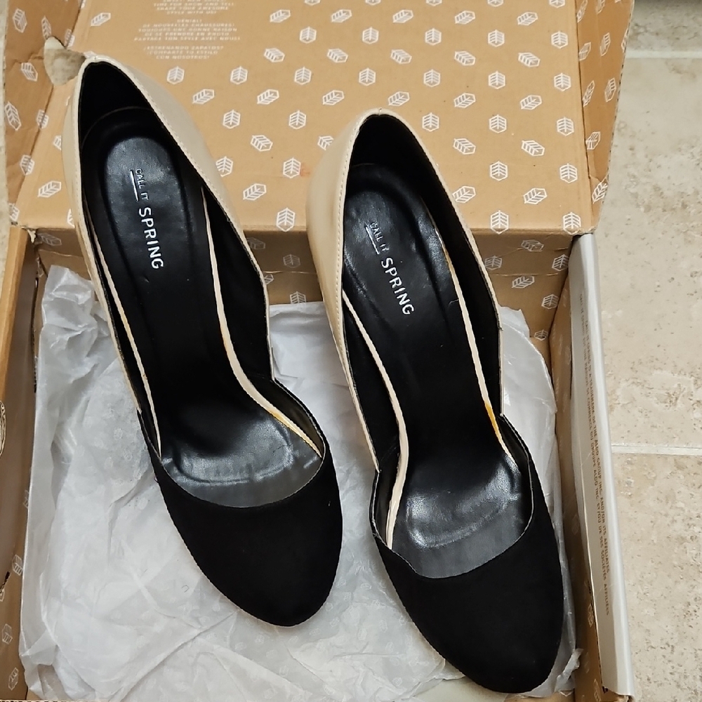 Call It Spring Women's Black and Tan Heels